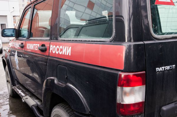 В Екатеринбурге под окнами многоэтажки на ЖБИ нашли тело 12-летнего мальчика