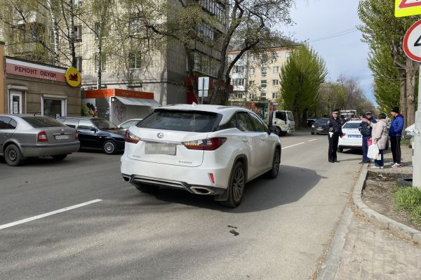 В Екатеринбурге школьник попал под колеса Lexus