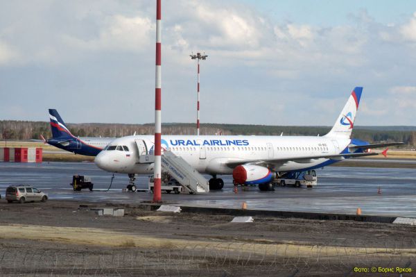 В Кольцово экстренно сел борт «Уральских авиалиний», летевший в Москву из Узбекистана