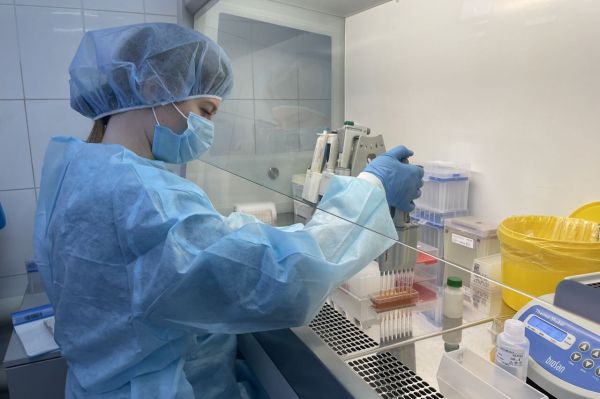 С начала этого года более 100 тысяч младенцев в УрФО обследовали на генетические патологии