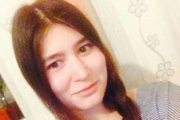 Не дошла до родственников: на Эльмаше пропала 25-летняя девушка в красной куртке