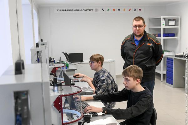 Бизнес, наука и креативные профессии стали самыми популярными среди подростков