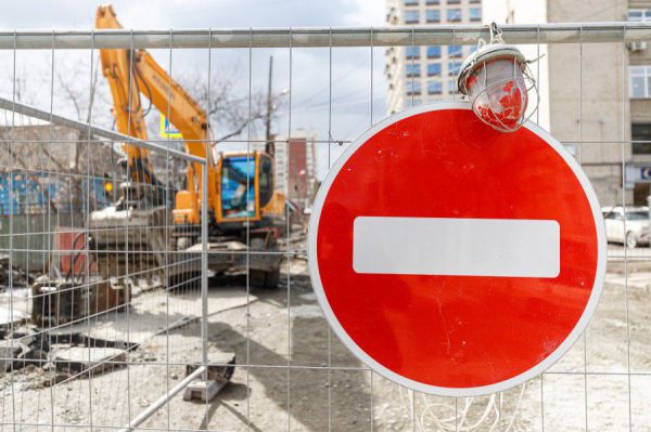 В Екатеринбурге продлили сроки закрытия движения транспорта по улице Автономных Республик