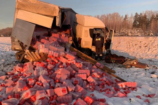 При столкновении грузовиков на Тюменском тракте погиб человек