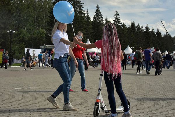 Строители Екатеринбурга во время профессионального праздника выберут свою мисс