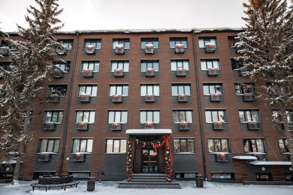 Комфорт вместо аскезы. Бывшие военные казармы в Екатеринбурге превратили в апарт-отель