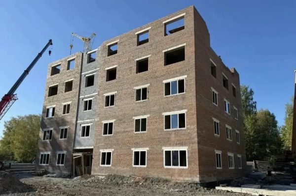 В трех свердловских городах построят жилье для врачей и учителей