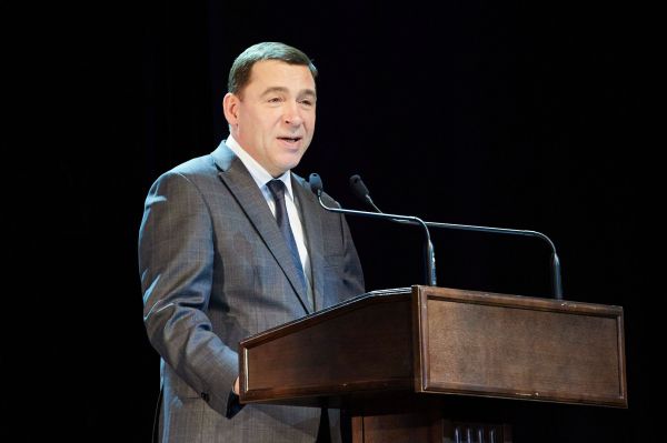 Евгений Куйвашев поздравил жительниц Свердловской области с 8 Марта