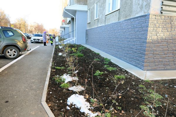 В Нижнем Тагиле благоустроили двор за 24 млн рублей