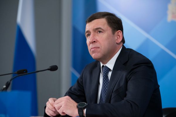 Евгений Куйвашев поздравил свердловчан с Днем защитника Отечества
