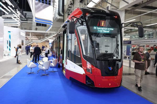 Стало известно, когда мэрия Екатеринбурга купит 15 трехсекционных трамваев