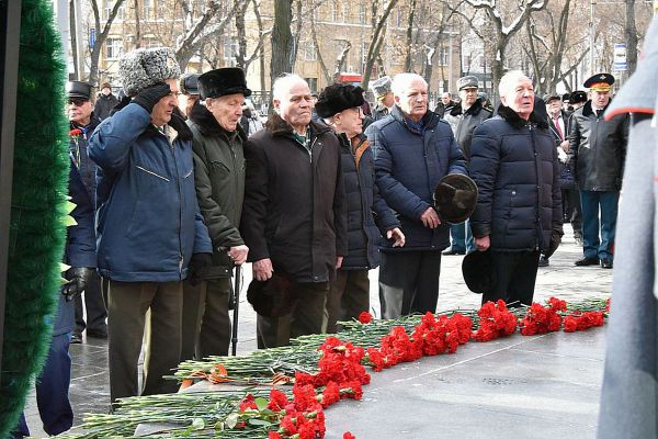 Екатеринбург, Нижний Тагил и Каменск-Уральский оформили заявки на присвоение звания «Город трудовой доблести»