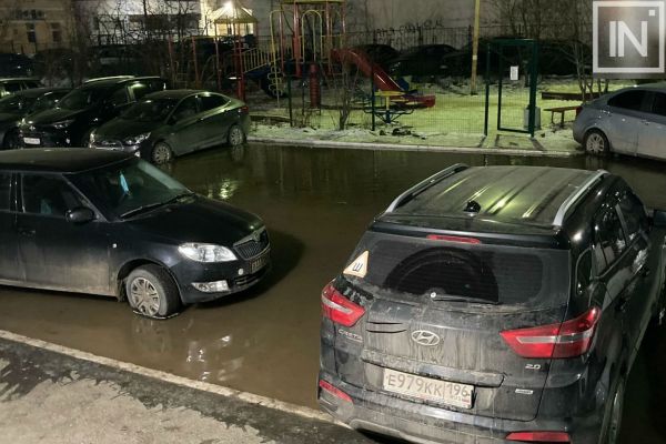 В Пионерском микрорайоне из-за коммунальной аварии затопило несколько дворов