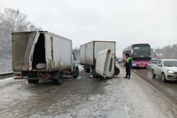 Водитель «Газели» пострадал в массовой аварии на Тюменском тракте