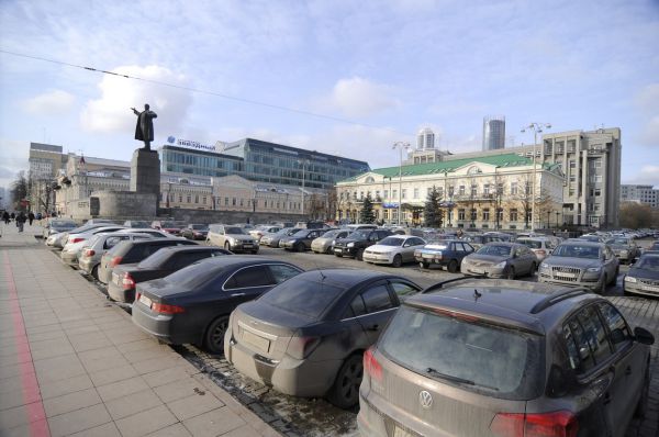 Парковка, плац или тусовка?