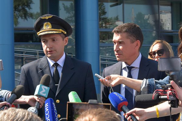 Пилотам, посадившим самолет на кукурузное поле, вручат звезды Героев