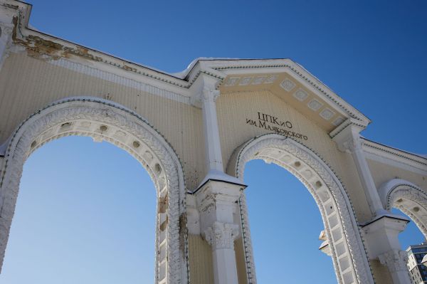 В Екатеринбурге парк Маяковского закрыли на обработку от клещей