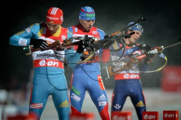 Снегопад притормозил россиян