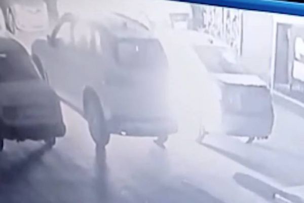 У Автовокзала ночью подожгли два дорогих автомобиля