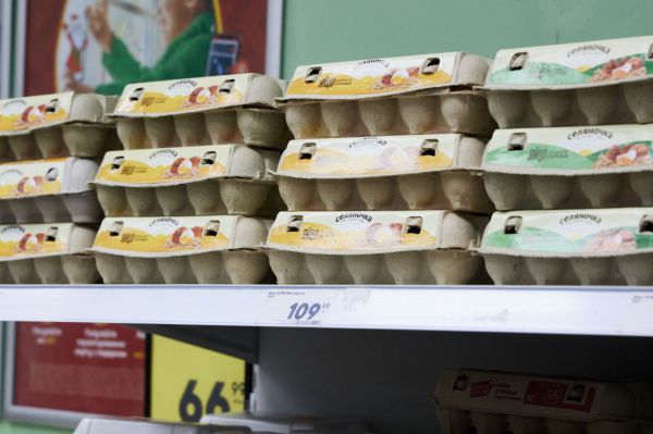 На Среднем Урале подешевели яйца и огурцы, но подорожали сыр и кофе