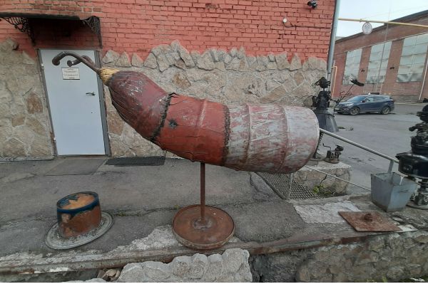 В Екатеринбурге двухметровый экспонат фестиваля «ЛОМ» украли и сдали на металлолом