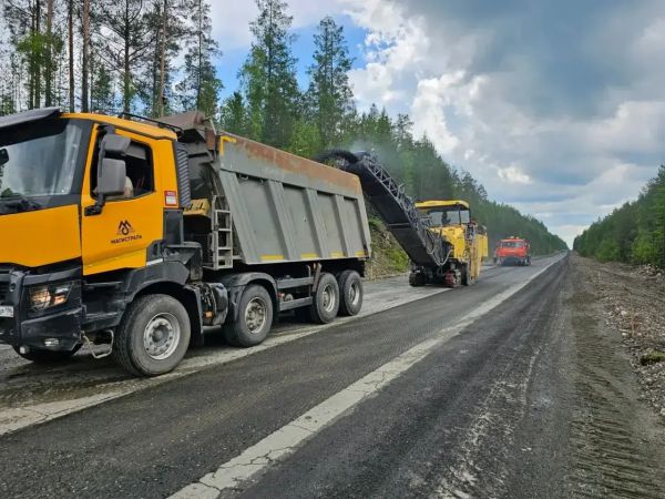 Под Североуральском дорожники ремонтируют девятикилометровый участок трассы — он уже второй на этой автодороге