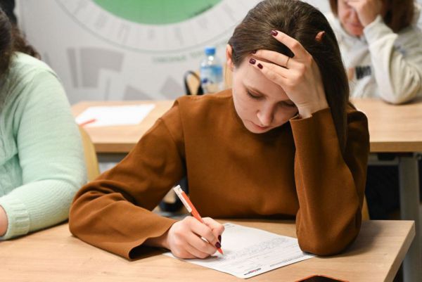 Свердловчане проверили знание русского языка, написав «Тотальный диктант»
