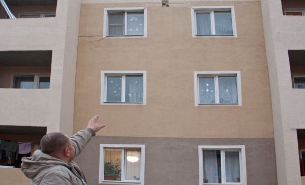 В Минстрое предложили вернуть статус детей-сирот жильцам аварийного дома в Ревде