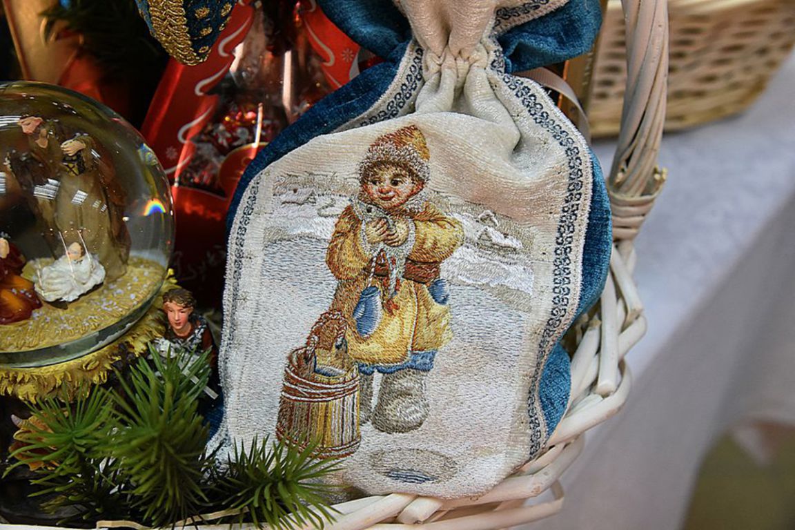 игрушки ново тихвинского монастыря. подарки сувениры к рождеству христову. эрмитаж конкурс игрушки. новотихвинский монастырь вышивка. новотихвинский монастырь вышивка.