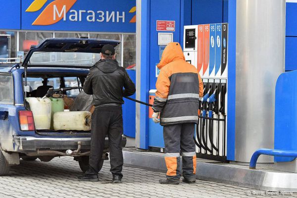 Свердловские власти оценили ситуацию на топливном рынке как стабильную