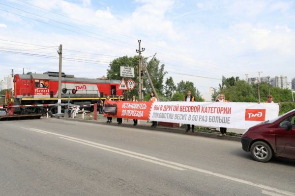 Автомобилисты стали чаще нарушать правила движения на железнодорожных переездах СвЖД