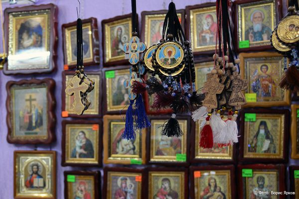 Иконы, монастырский мед и фермерские продукты: что можно купить на православной ярмарке в Екатеринбурге