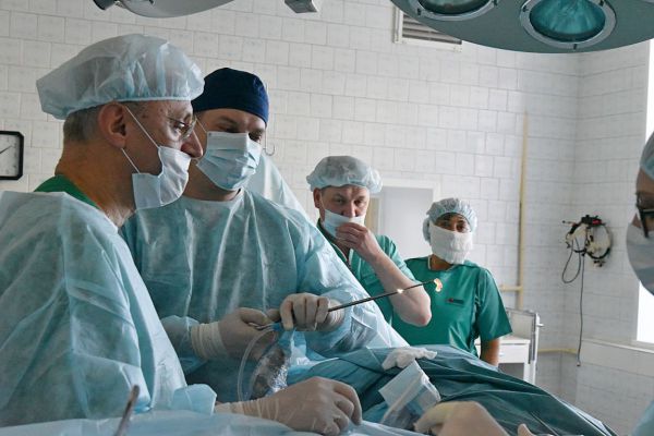 Чтобы спасти жизнь подростку, врачи провели уникальную операцию на сердце и легких