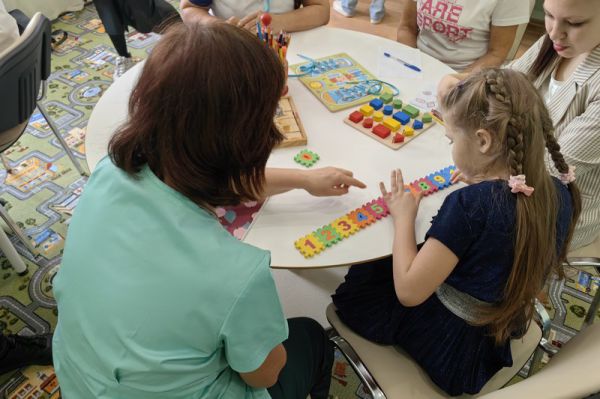 Почти 3,7 тысячи свердловчан с особенными детьми оформили дополнительный отпуск