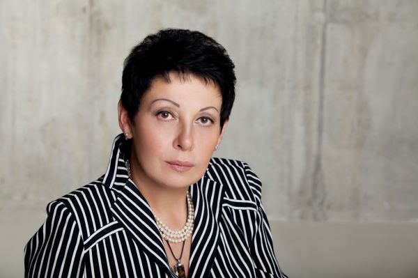 Врач-стоматолог поделилась информацией о том, как эндокринные заболевания влияют на здоровье полости рта