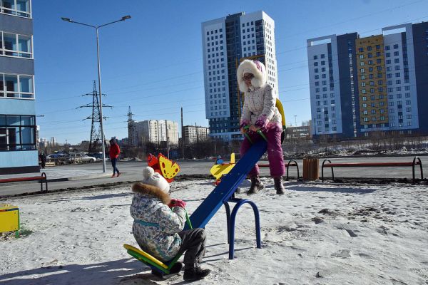 Более 170 тысяч свердловских семей станут получать повышенные детские пособия