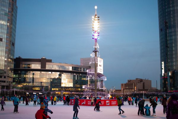В Екатеринбурге возле небоскреба «Башня Исеть» откроют каток с ледовым шоу