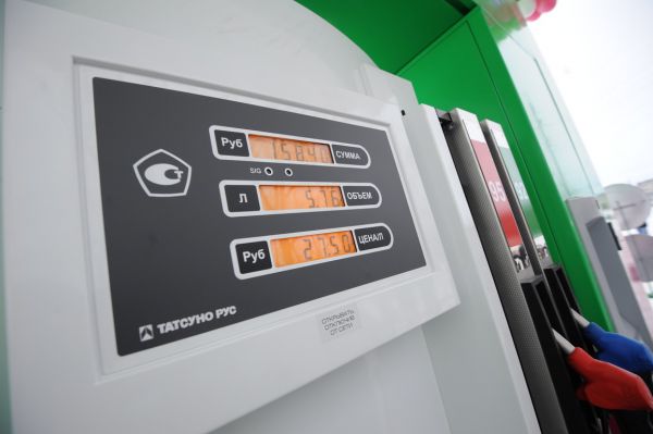 Нефть «падает», а бензин «растет»