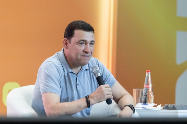 Евгений Куйвашев поздравил юношей и девушек Свердловской области с Днем молодежи