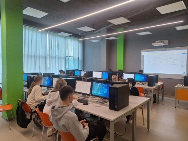 Губернатор Денис Паслер пригласил будущих студентов и их родителей посетить колледжи и техникумы в день открытых дверей