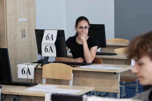 У 17 тысяч  свердловских одиннадцатиклассников начались государственные экзамены