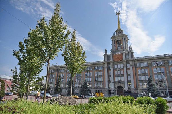 Екатеринбуржцев опросят, нужна ли им парковка в центре города