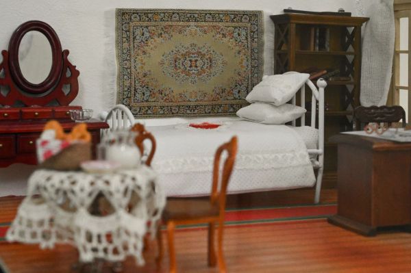 История в деталях: кабинет Павла Бажова ожил в миниатюре