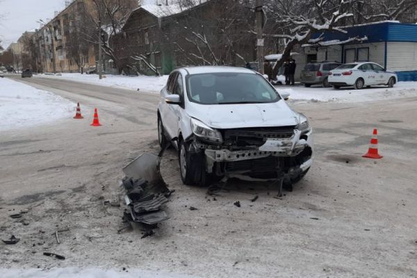 УАЗ отбросило на отца с двумя детьми: мужчина скончался