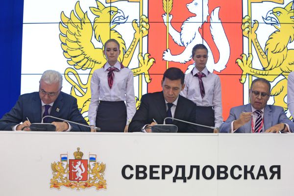 Транспорт, медицина, импортозамещение: Куйвашев заключил пять судьбоносных соглашений на «Иннопроме»