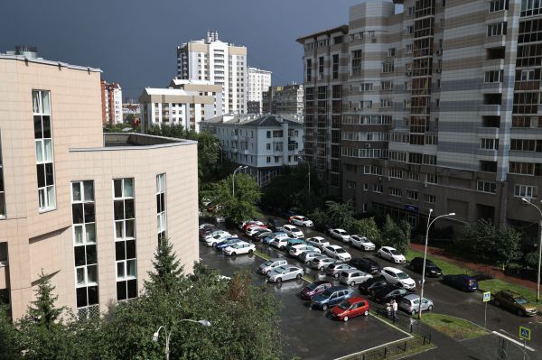 «Не выходи из комнаты»: на Среднем Урале продлили штормовое предупреждение