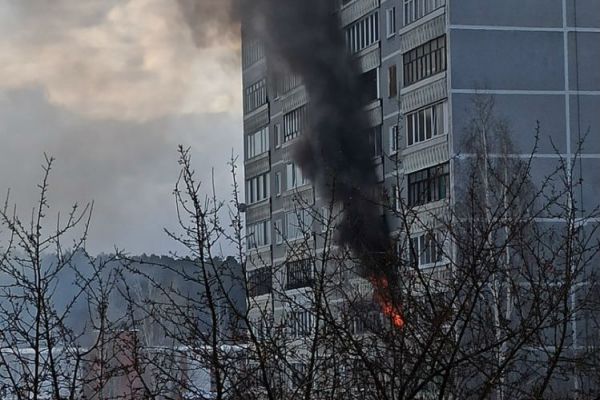 Сильный пожар произошел в многоэтажке на Юго-Западе