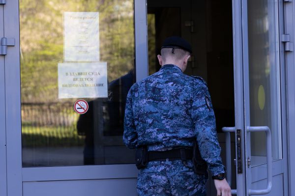 Под Сысертью судебные приставы поймали 70 нарушителей миграционного законодательства