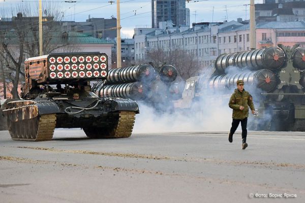 Отточили скорость и синхронизм: военные провели генеральную репетицию парада
