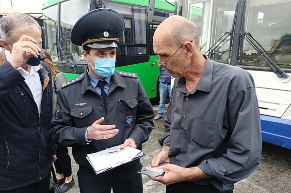 ГИБДД и Росгвардия проверили, как водители общественного транспорта соблюдают масочный режим